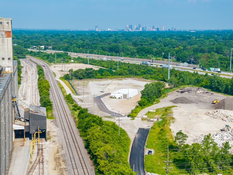 More Photos Of 4100 Truro Station Service Rd, Columbus Manufacturing For Sale