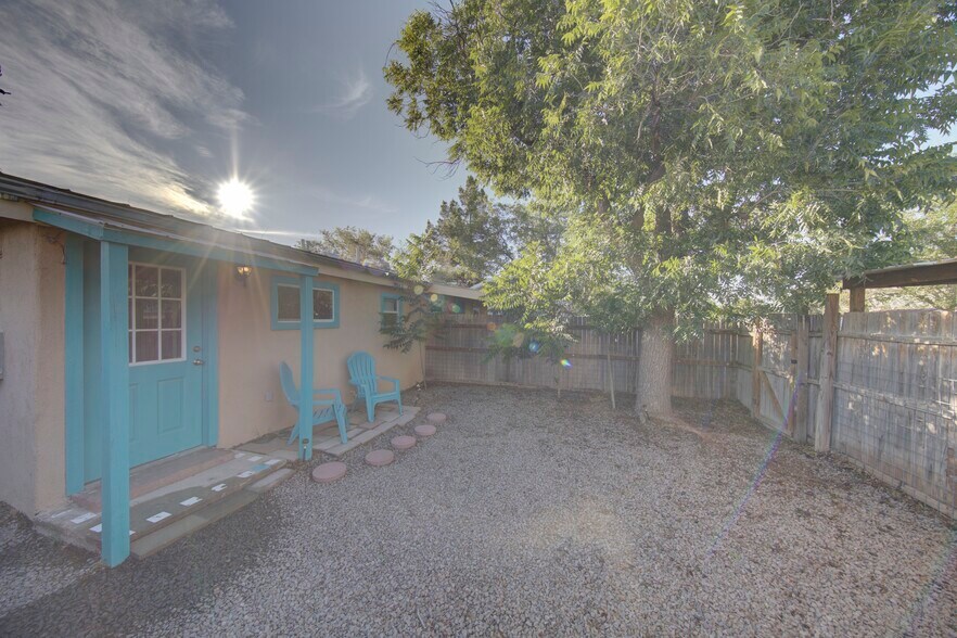 More Photos Of 405 W Avenue E, Alpine Specialty For Sale