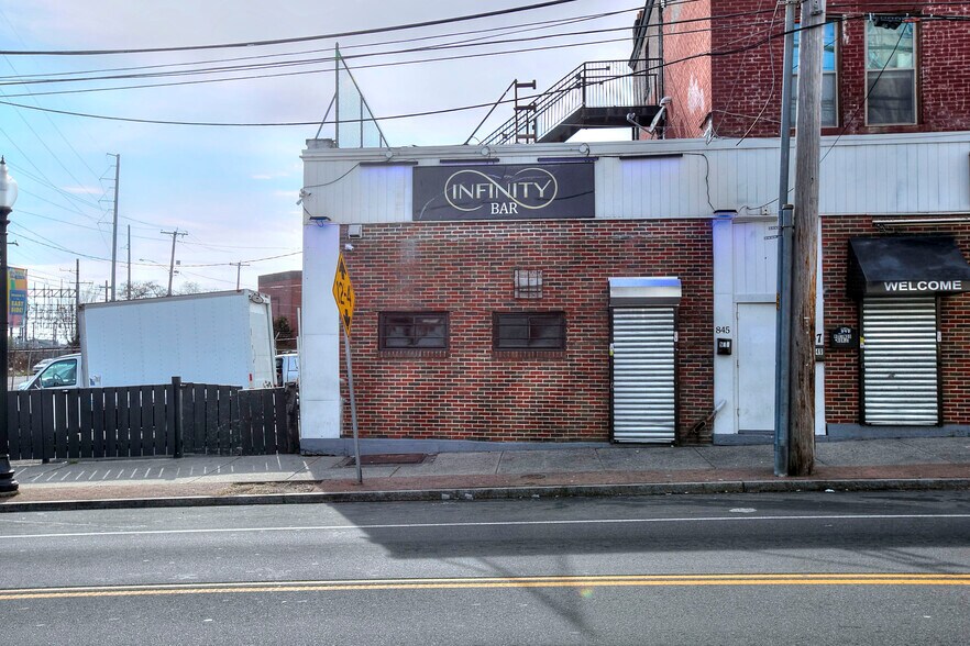 More Photos Of 845 E Main St, Bridgeport Restaurant For Sale