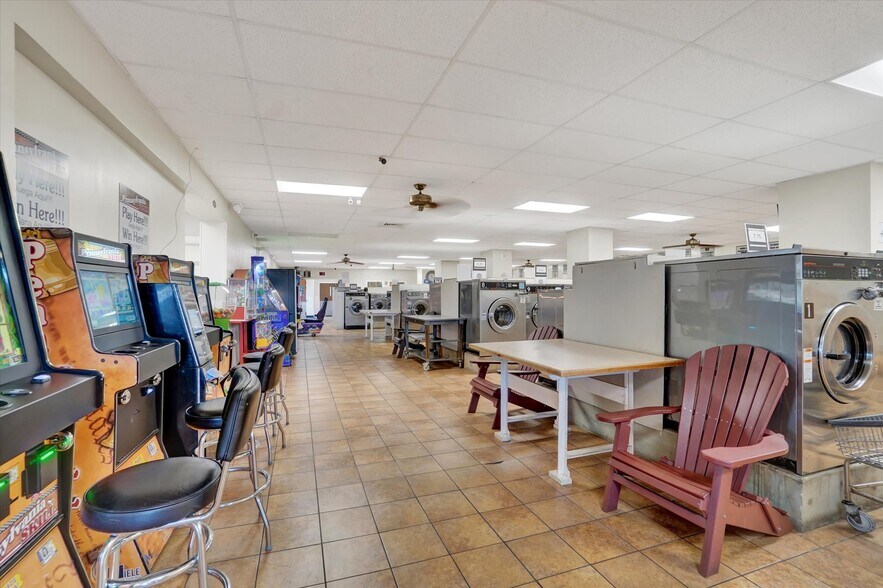 More Photos Of 1638 E Market St, York Flex For Sale