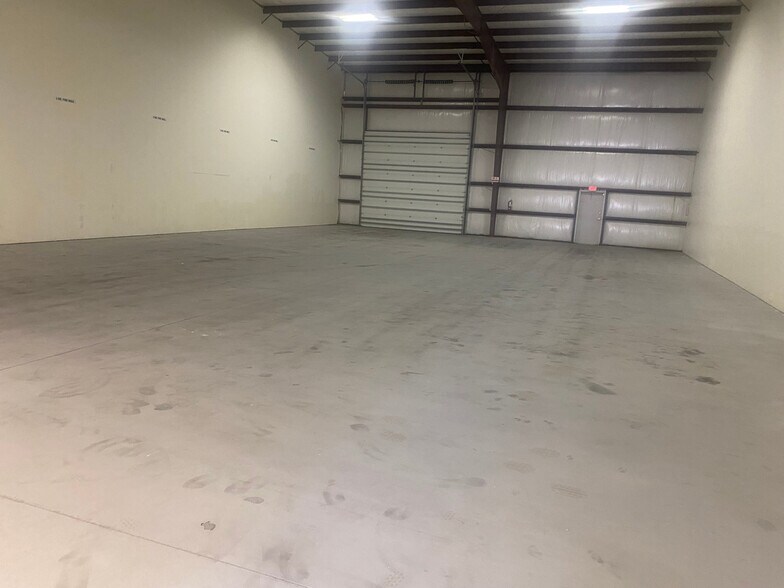 More Photos Of 5164 W Military Hwy, Chesapeake Warehouse For Lease