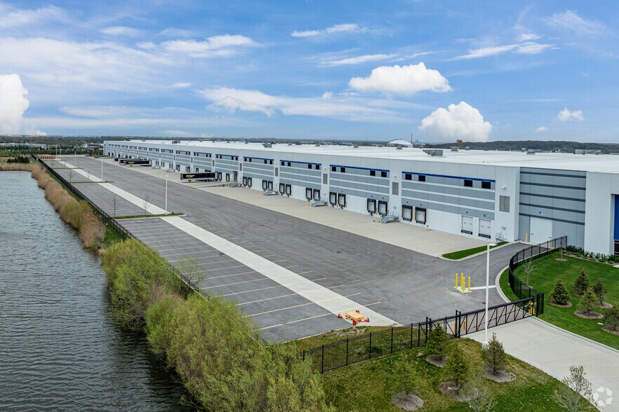 More Photos Of 3835 Youngs Rd, Channahon Manufacturing For Sale