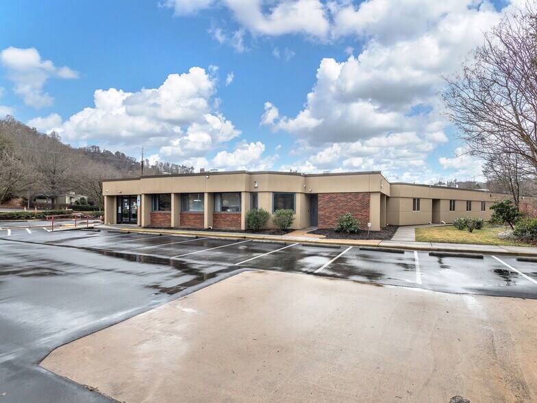 More Photos Of 7 McDowell St, Asheville Medical For Sale