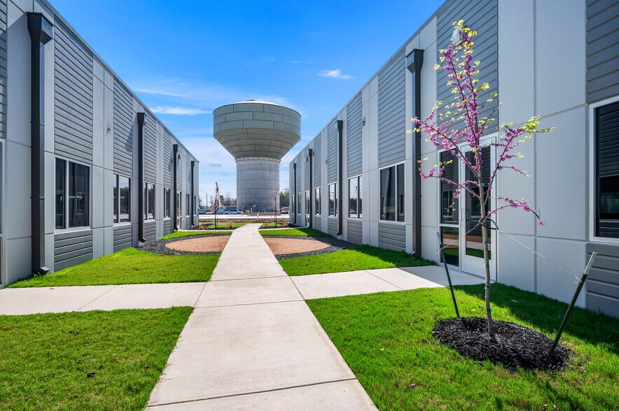 More Photos Of 4318 De Zavala Rd, San Antonio Office For Lease