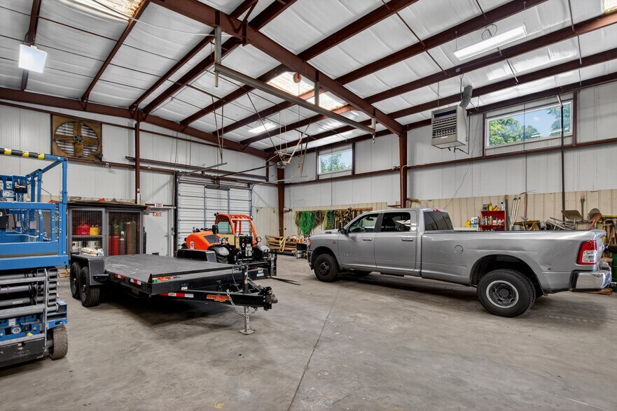 More Photos Of 211 Whitesville St, Lagrange Showroom For Sale