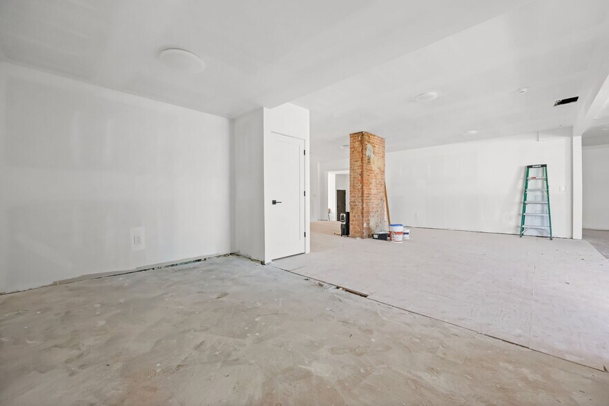 More Photos Of 10 N Water St, Greenwich Storefront Retail Residential For Lease