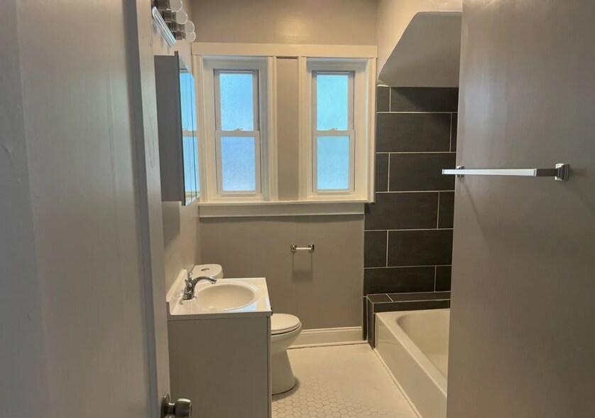 More Photos Of 7600 S Phillips Ave, Chicago Apartments For Sale