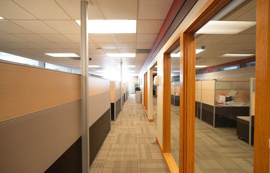 More Photos Of 255 Sherbrook St, Winnipeg Office For Sale