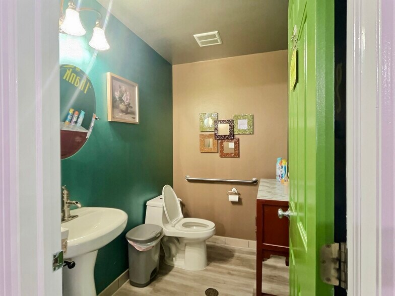 More Photos Of 1700-1702 W Belmont Ave, Chicago Storefront Retail Residential For Lease