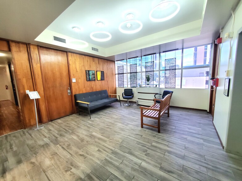 More Photos Of 401 Kamakee St, Honolulu Office For Sale