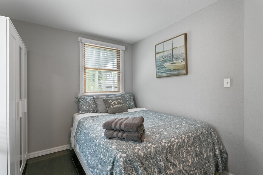 More Photos Of 1720 W Hills Ave, Tampa Apartments For Sale