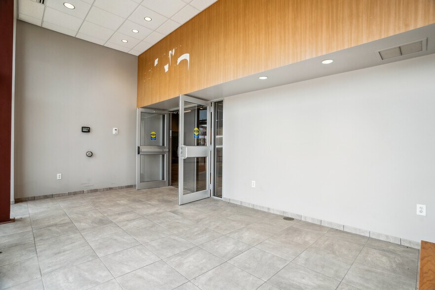 More Photos Of 1414 Main St, Keokuk Office For Sale