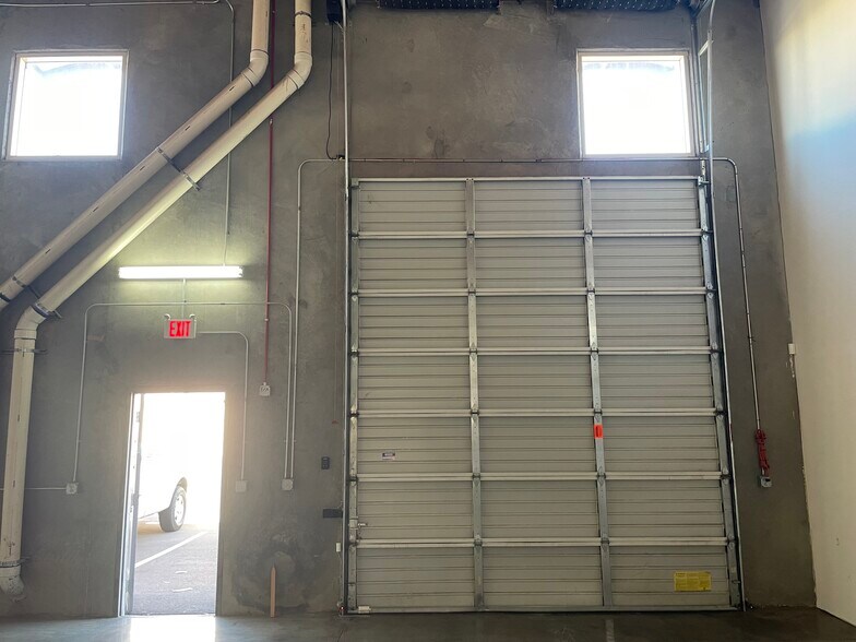 More Photos Of 9299 W Olive Ave, Peoria Warehouse For Lease