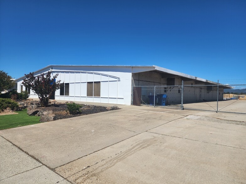 More Photos Of 5070 Mountain Lakes Blvd, Redding Warehouse For Sale