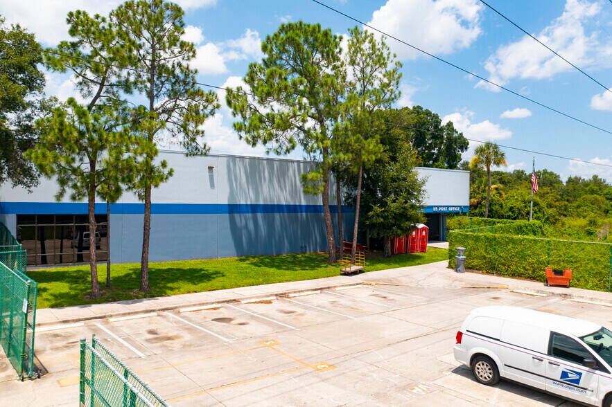 More Photos Of 9842-9860 Currie Davis Dr, Tampa Warehouse For Lease