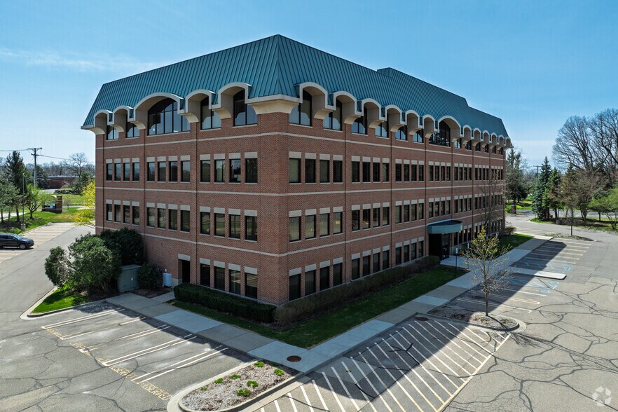 More Photos Of 3201 University Dr, Auburn Hills Office For Sale