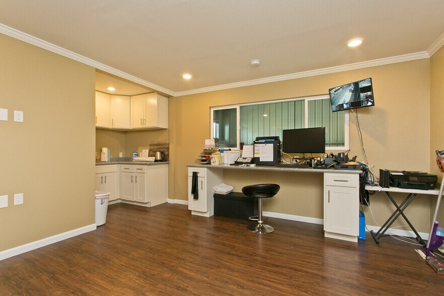 More Photos Of 1325 Middle St, Honolulu Warehouse For Lease