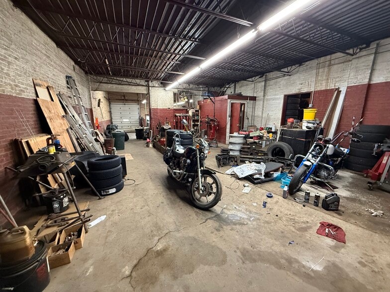 More Photos Of 622 13th St, Franklin Auto Repair For Sale
