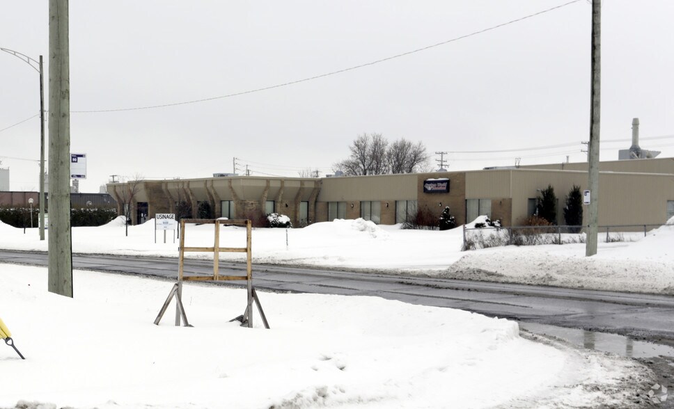 Primary Photo Of 443-455 Boul Industriel, St-Eustache Warehouse For Lease