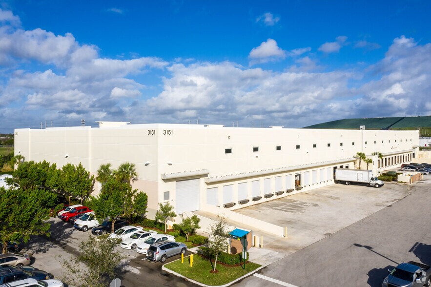 More Photos Of 3151 NW 27th Ave, Pompano Beach Distribution For Lease