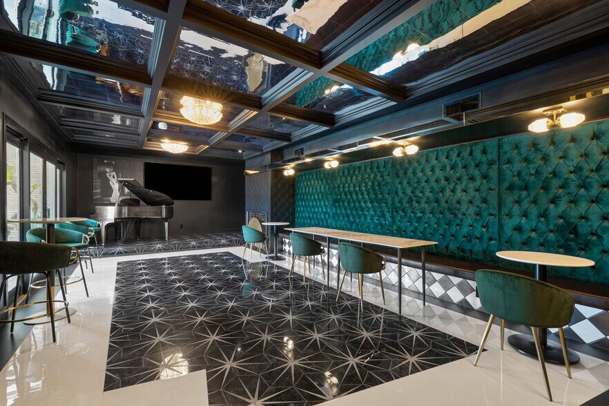 More Photos Of 120 W Vereda Sur, Palm Springs Hotel For Sale