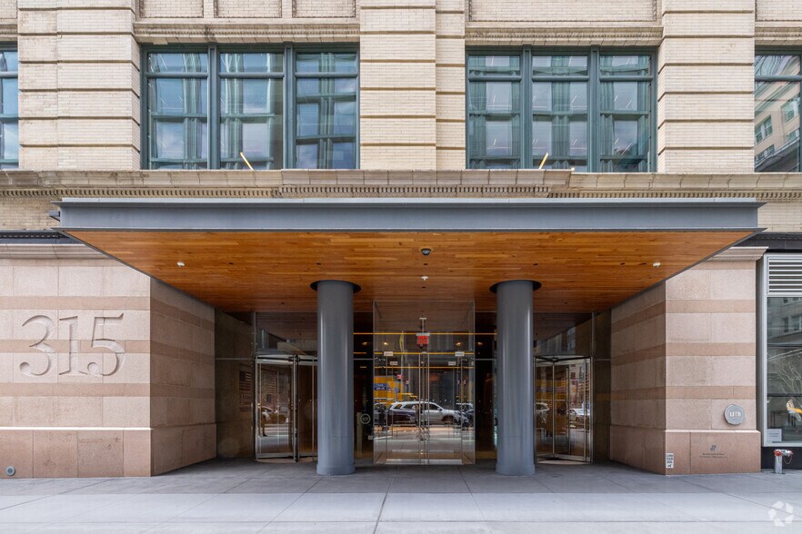 More Photos Of 315 Hudson St, New York Office For Lease