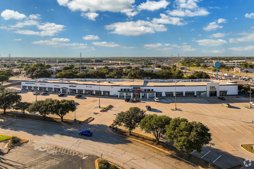 More Photos Of 2403 S Stemmons Fwy, Lewisville General Retail For Lease