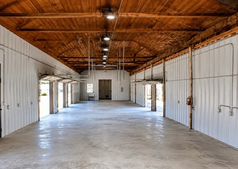 More Photos Of 101 N Mason St, Bowie Warehouse For Sale