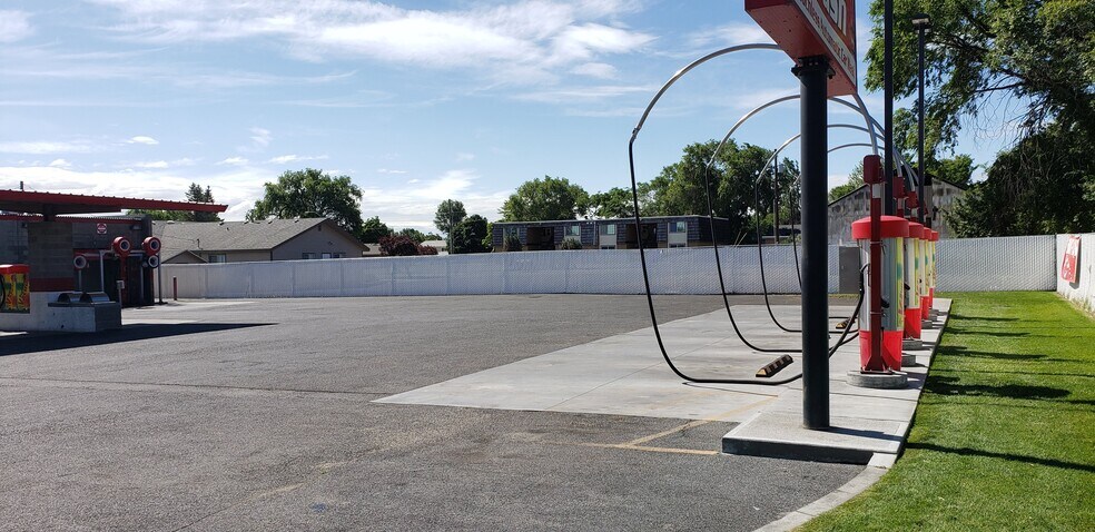 More Photos Of 210 E Elm Ave, Hermiston Carwash For Sale