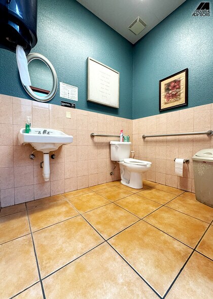 More Photos Of 4960 NW 165th St, Miami Warehouse For Sale