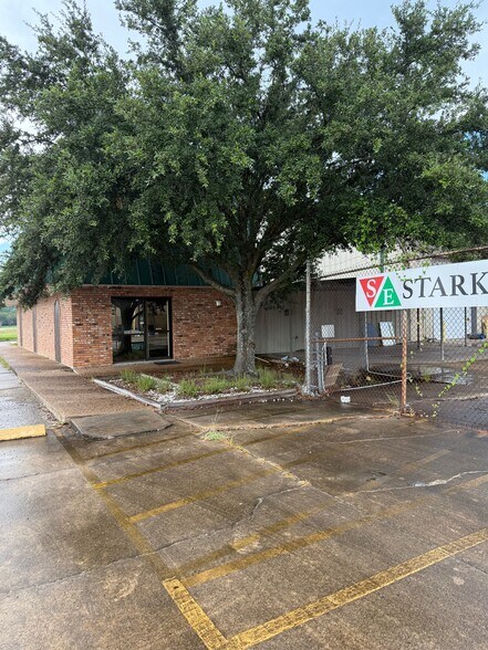 More Photos Of 1655 S 23rd St, Beaumont Service For Sale
