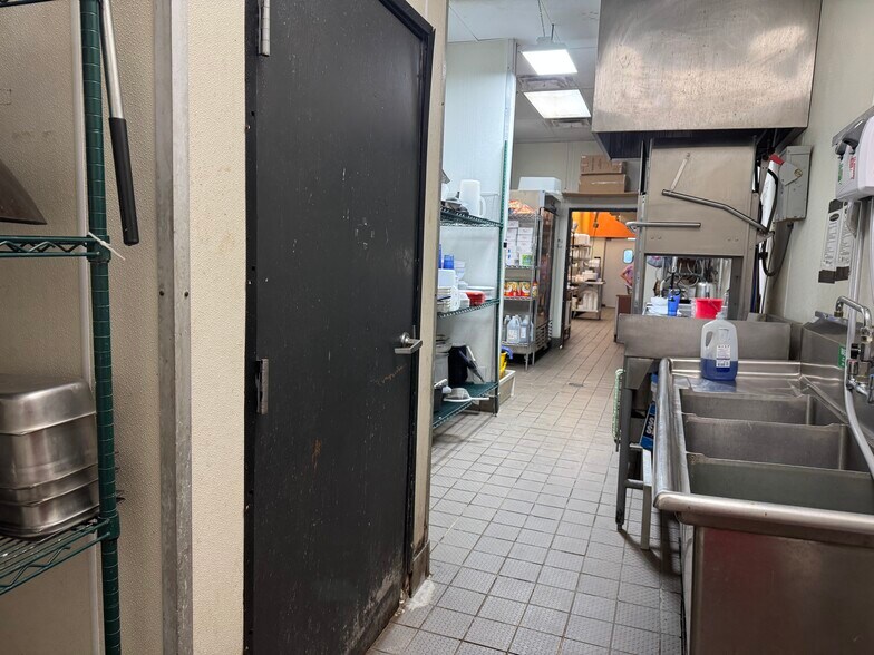 More Photos Of 2237 E Riverside Dr, Austin Restaurant For Lease