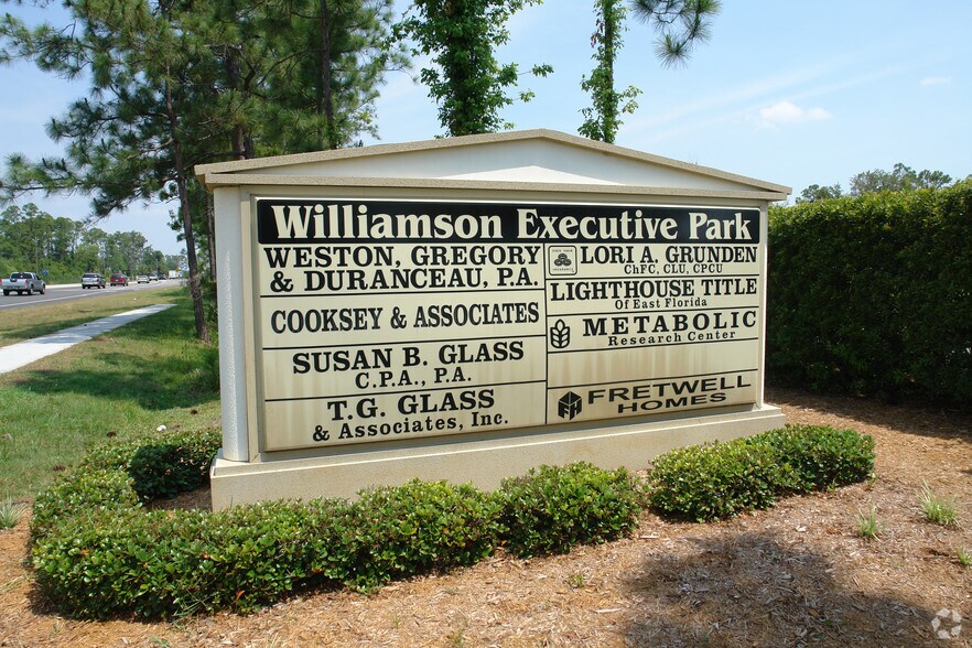 More Photos Of 104 La Costa Ln, Daytona Beach Office Residential For Lease