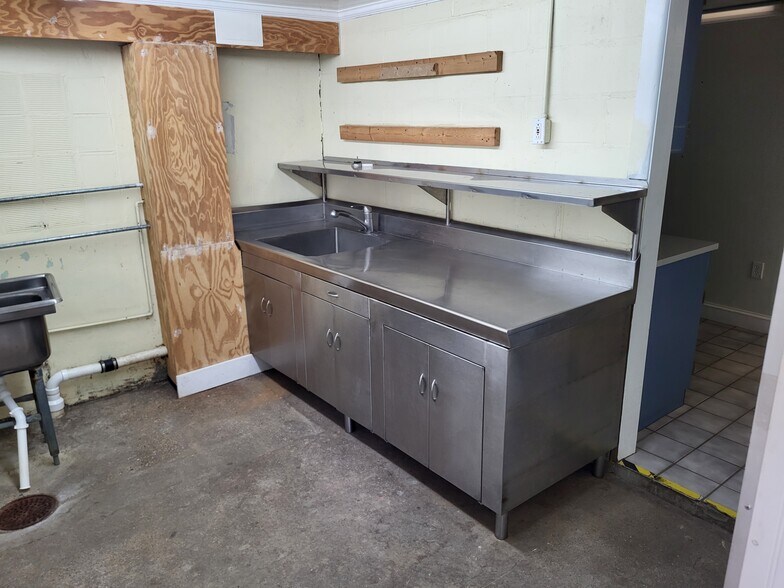 More Photos Of 320 Glebe Rd, Easton Office For Sale