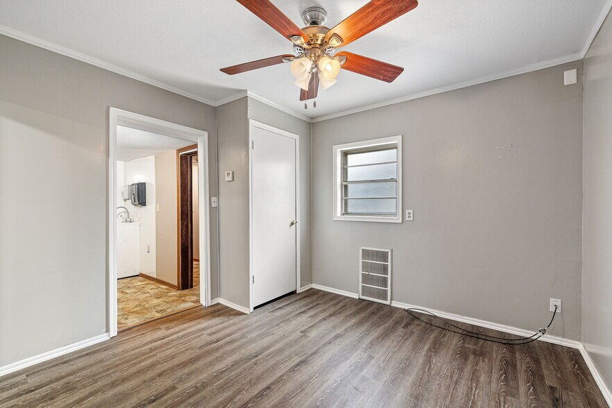 More Photos Of 1600 S Choctaw Ave, El Reno Office For Sale