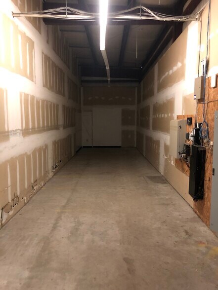 More Photos Of 336 Lang Rd, Beaverton Freestanding For Lease