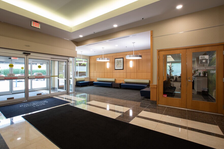 More Photos Of 8501 Arlington Blvd, Merrifield Unknown For Lease