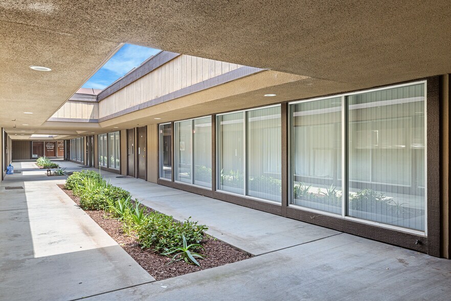 More Photos Of 1629 Pollasky Ave, Clovis Office For Sale