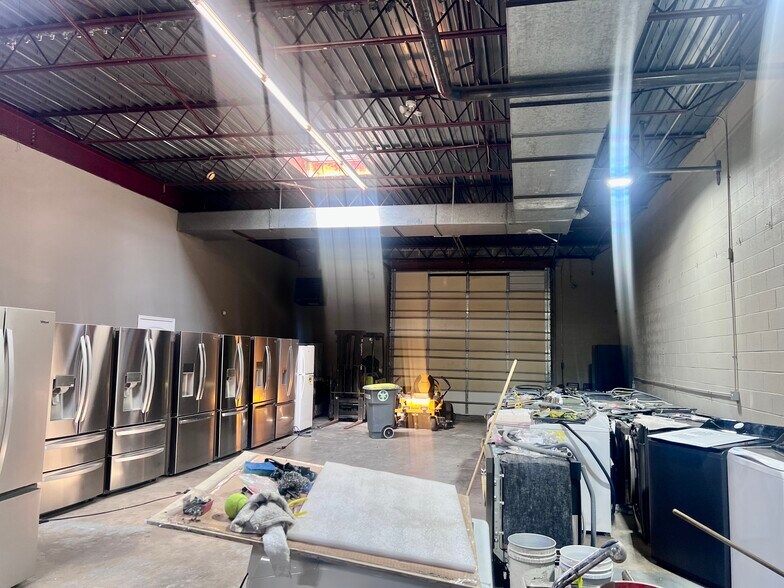 More Photos Of 7410 Sni-A-Bar Rd, Kansas City Manufacturing For Lease