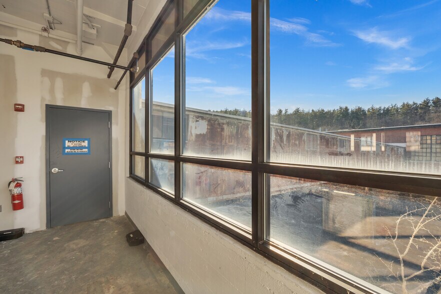 More Photos Of 80 Optical Dr, Southbridge Flex For Lease