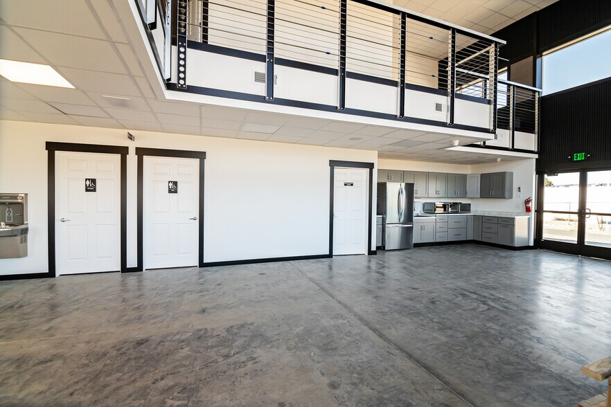 More Photos Of 1111 W Bowers Road, Ellensburg Airplane Hangar For Lease