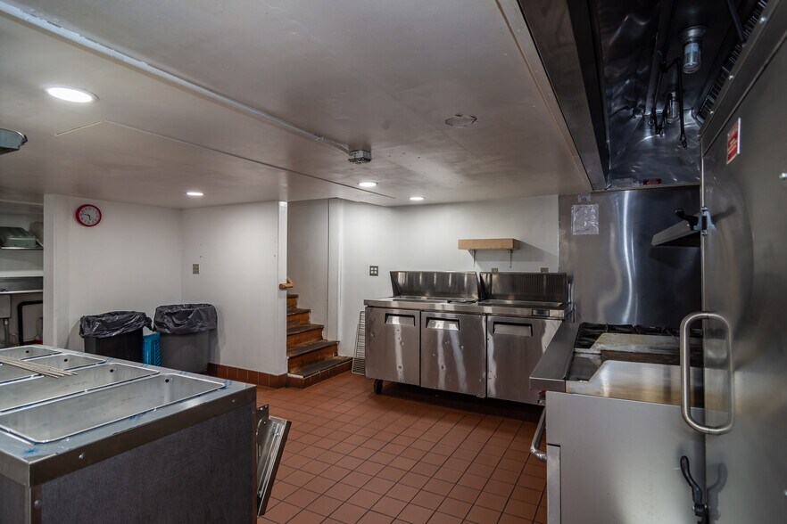 More Photos Of 115 NE Locust St, Oakland Restaurant For Sale
