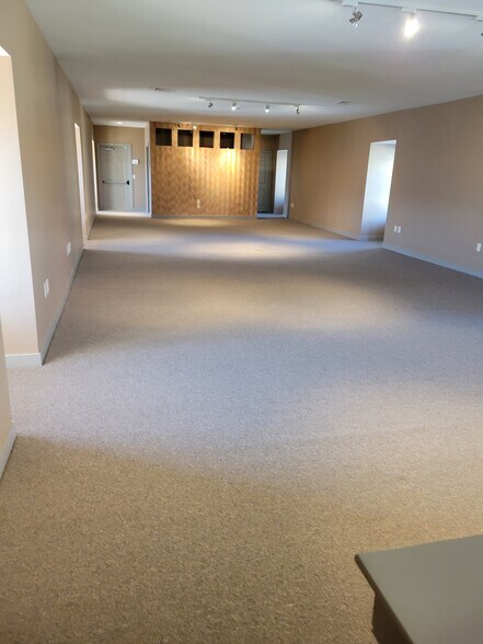 More Photos Of 342 E Main St, Leola Office For Lease