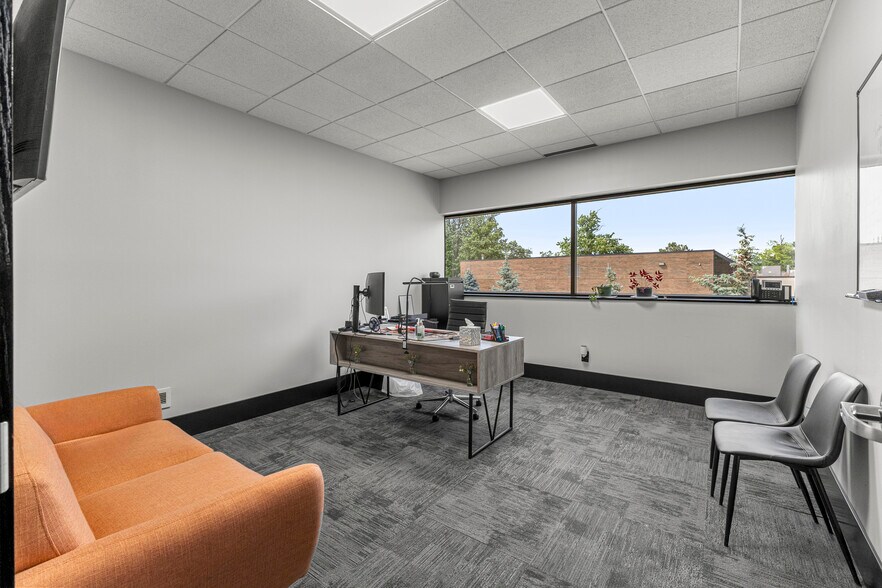 More Photos Of 15360 S Commerce Dr, Dearborn Office For Sale