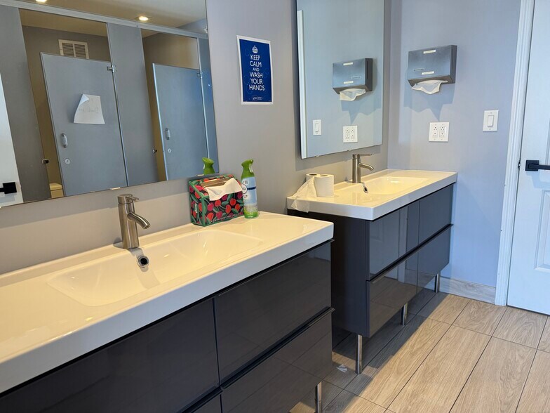 More Photos Of 1720 Harrison St, Hollywood Office Residential For Sale