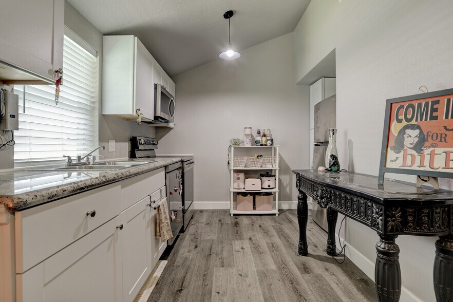 More Photos Of 2322 Central St, Dickinson Apartments For Sale