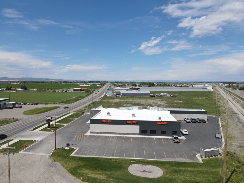More Photos Of 870 N 2nd E, Rexburg General Retail For Lease