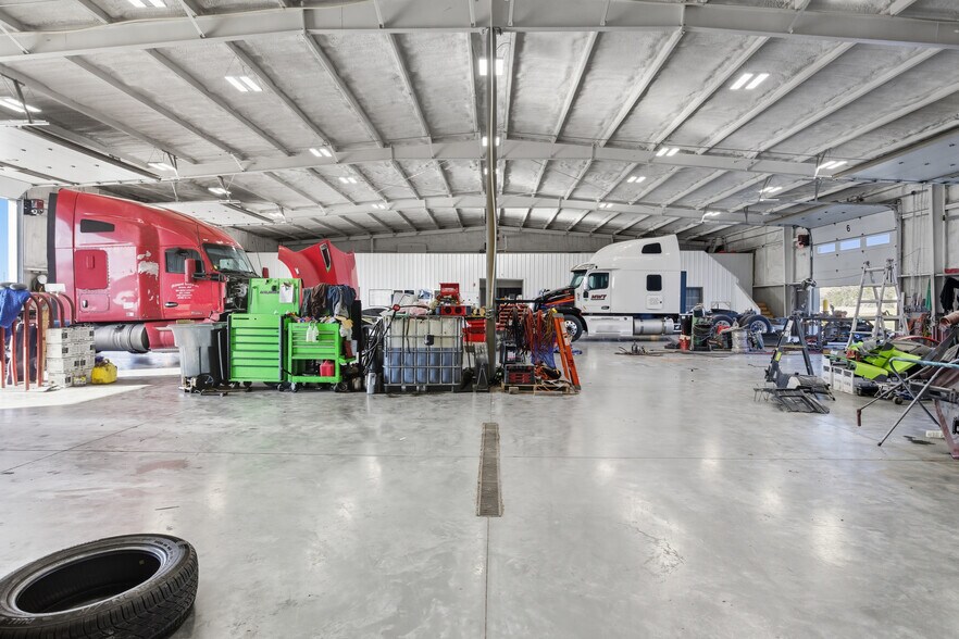 More Photos Of 19518 Whitfield Rd, Sedalia Light Manufacturing For Sale