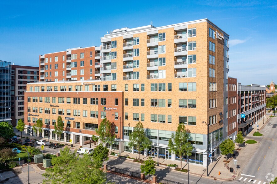 More Photos Of 301 N Neil St, Champaign Office Residential For Lease