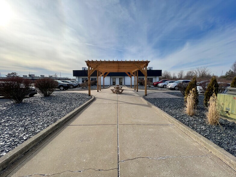 More Photos Of 9111 Broadway St, Merrillville Office For Lease